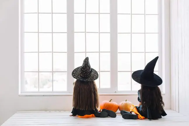 Planes para Halloween: 5 ideas divertidas para una noche terror&iacute;fica. Fuente Freepik