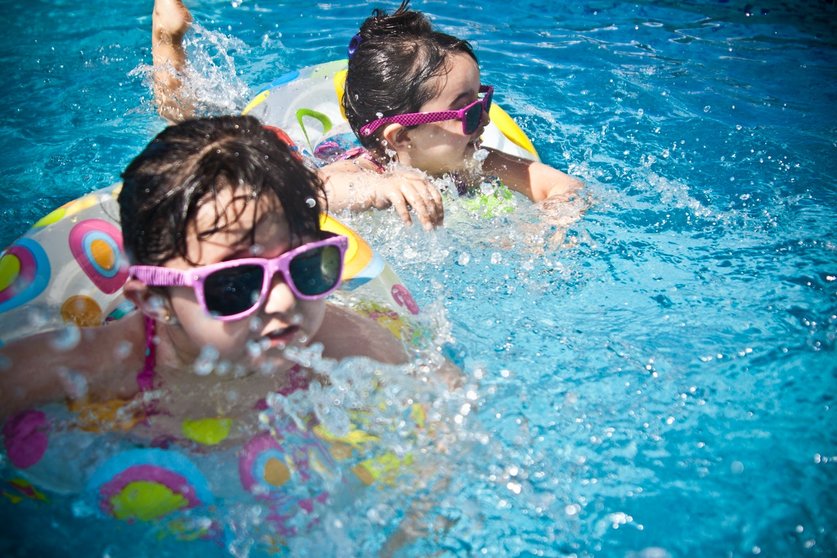  sunglasses-girl-swimming-pool-swimming-61129 