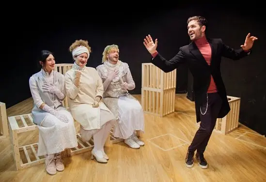 Las mujeres sabias en el Teatro Victoria de Hellín