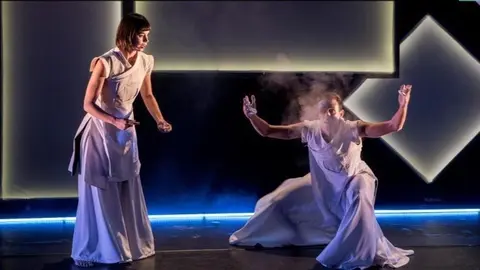 El espect&aacute;culo Akari llega al Teatro Rojas
