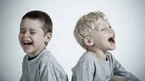 niños riendo