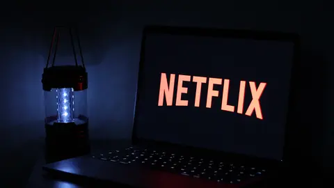  Plan de fin de semana: Marat&oacute;n de series con tus amigos en Netflix Party. Foto Unsplash. 