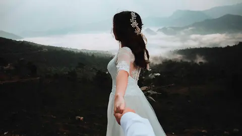  Bodas verano 2020: Si vas a dar el s&iacute;, acierta con tu vestido de novia. Foto Unsplash. 