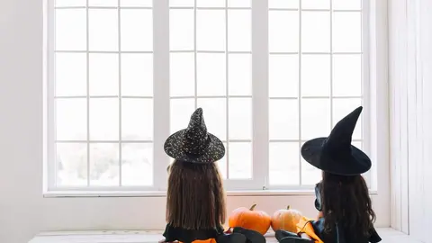 Planes para Halloween: 5 ideas divertidas para una noche terror&iacute;fica. Fuente Freepik