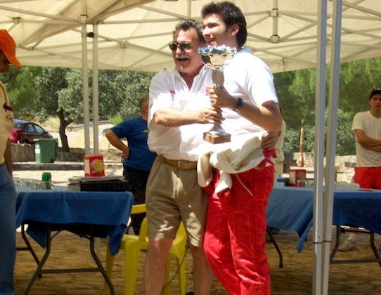 Manuel Muñoz junto a su padre