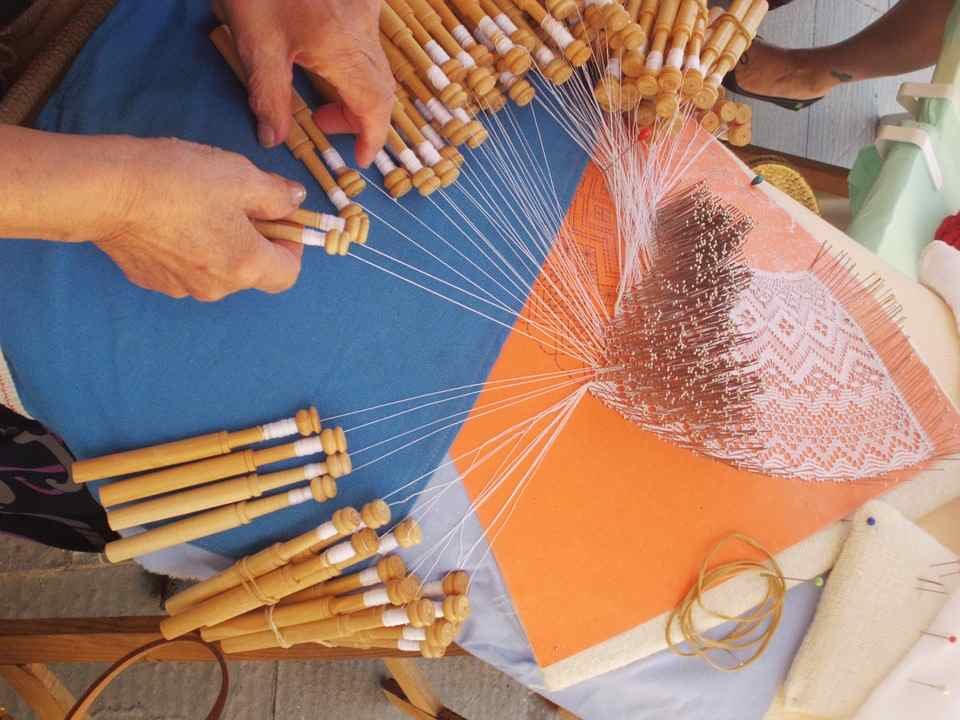 La tradición del encaje de bolillos estará presente en Villa de Don Fadrique