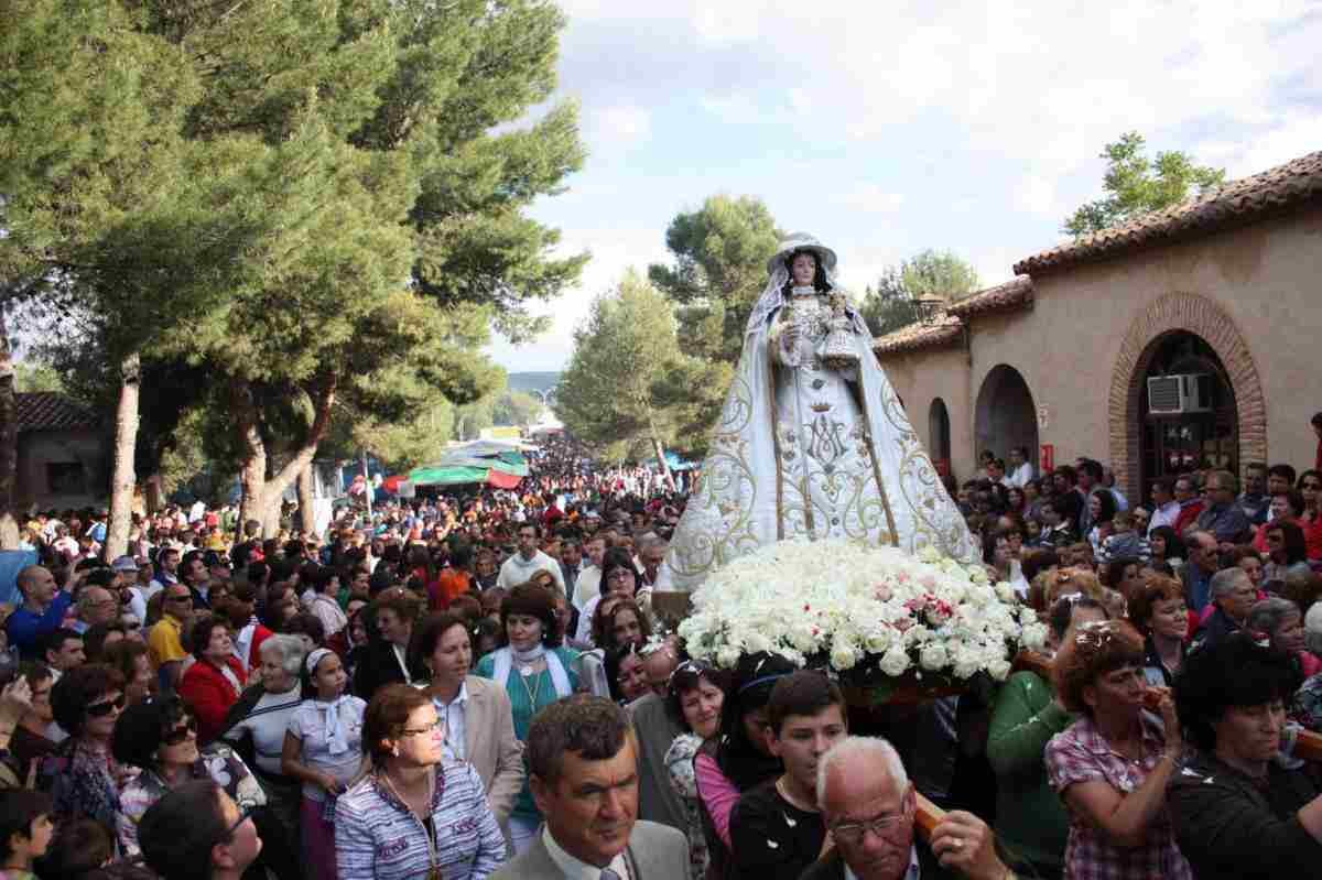 Fieles junto a su Virgen del Monte en Bolaños