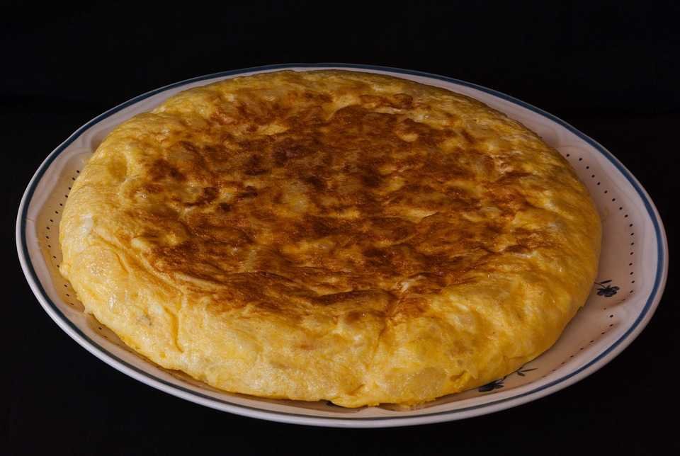 La fiesta da comienzo con la elaboración y degustación de las 7 tortillas