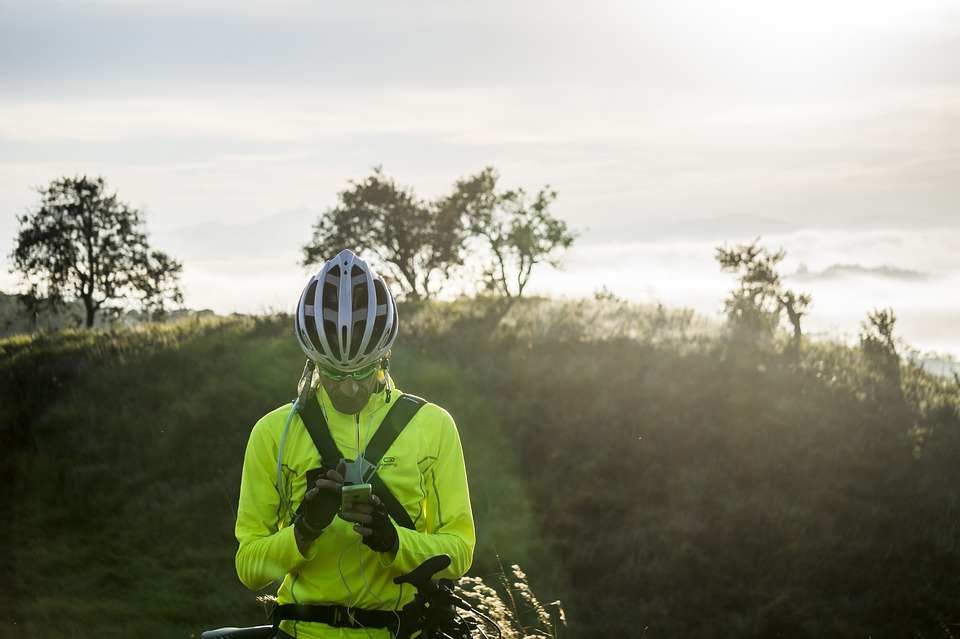 Recuerda llevar móvil antes de empezar la ruta ciclista