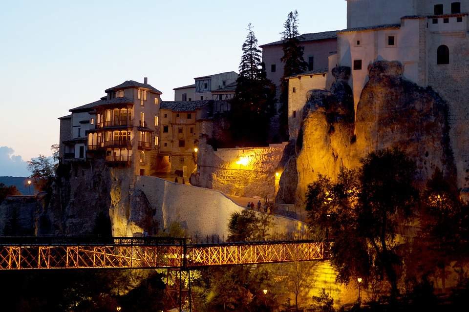 Puente San Pablo en Cuenca, un lugar muy romántico