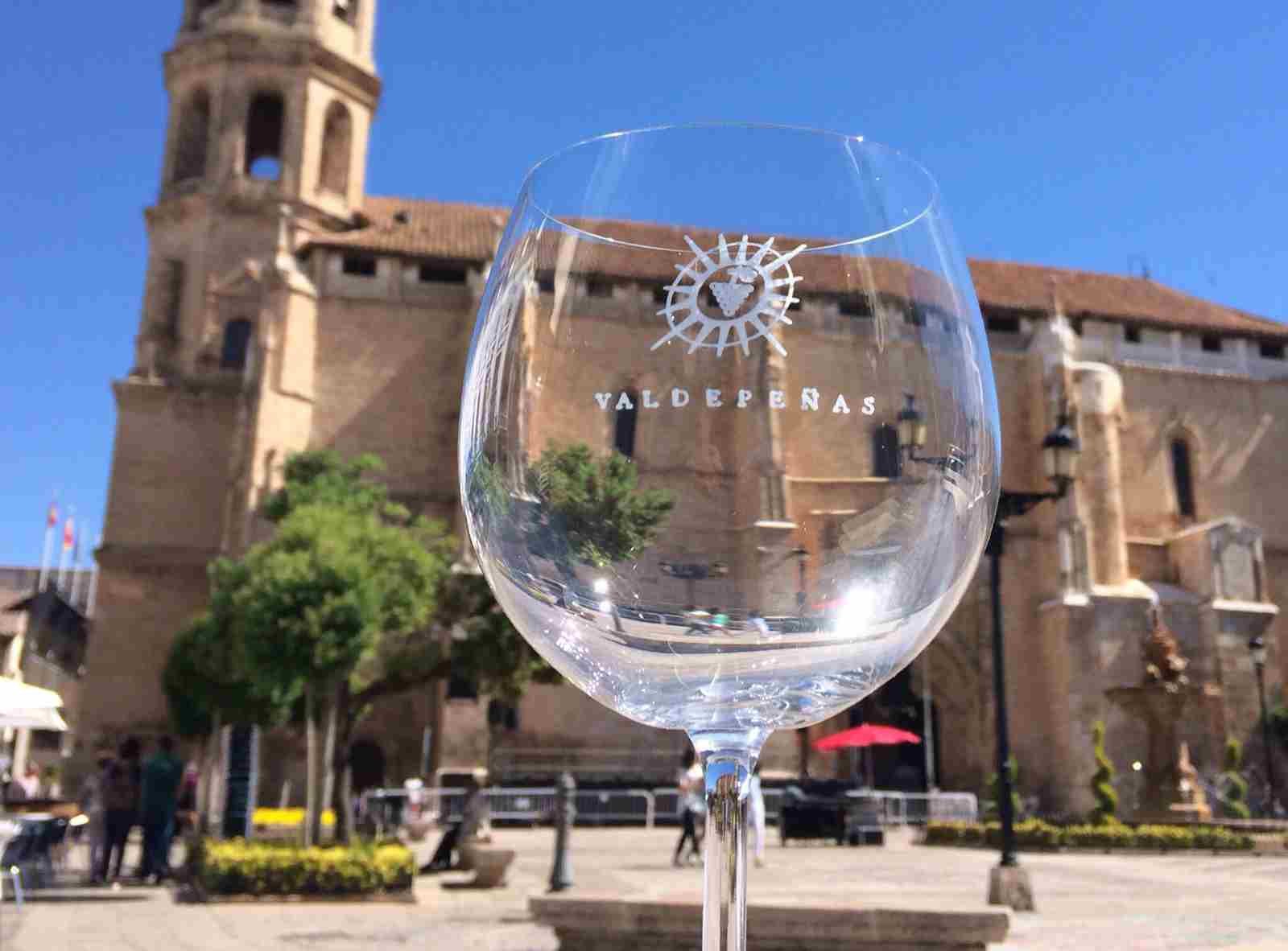 Restaurante San Antonio cuenta con unas vistas increíbles a la Plaza de España en Valdepeñas