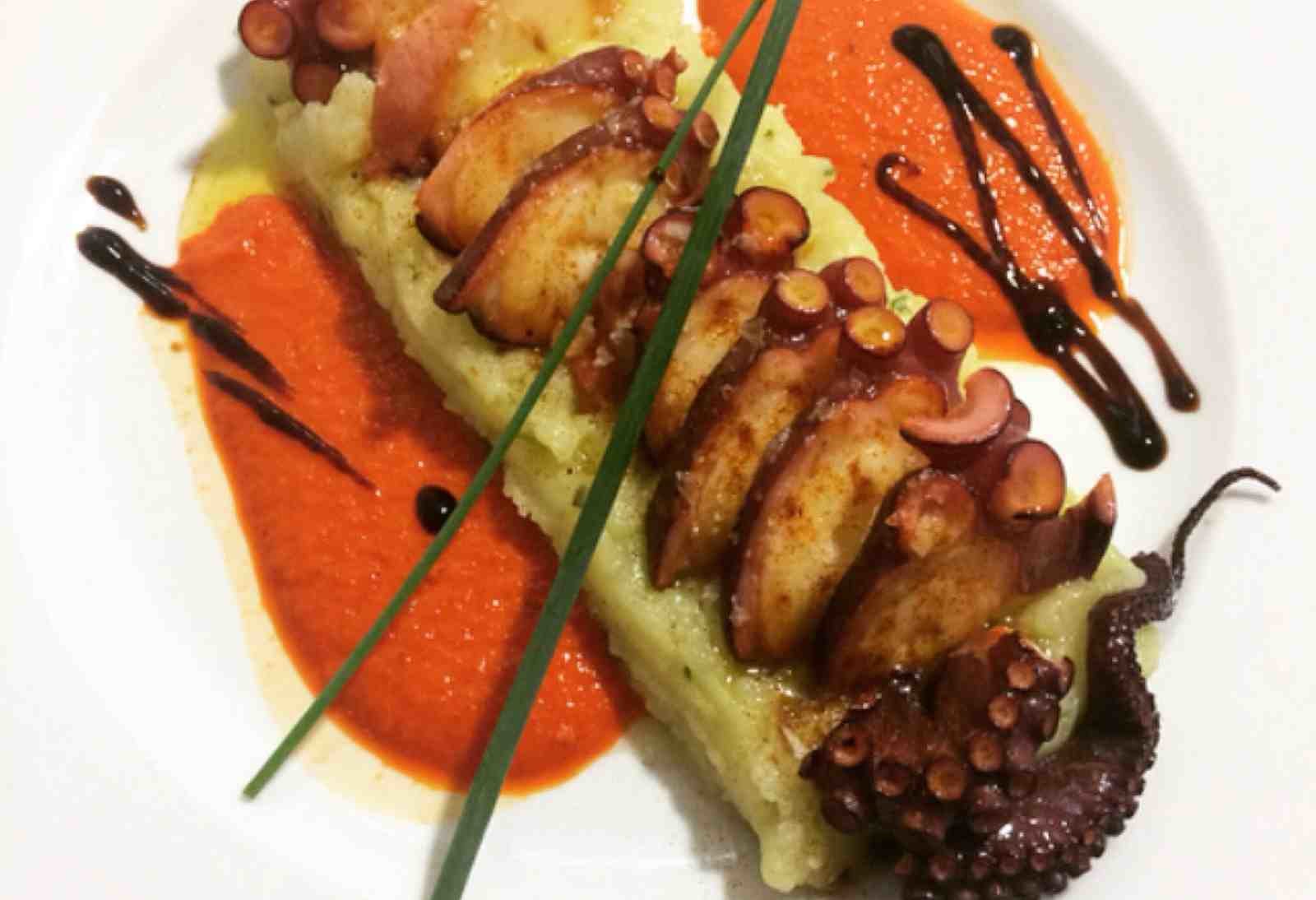 Restaurante San Antonio elabora un pulpo para chuparse los dedos