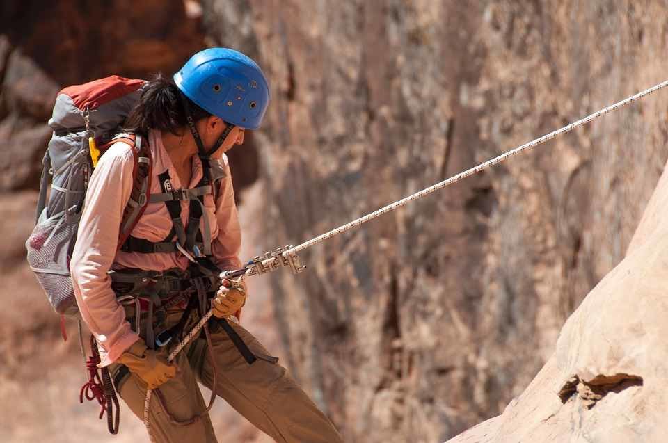 Un verano lleno de aventura en La Mancha practicando escalada