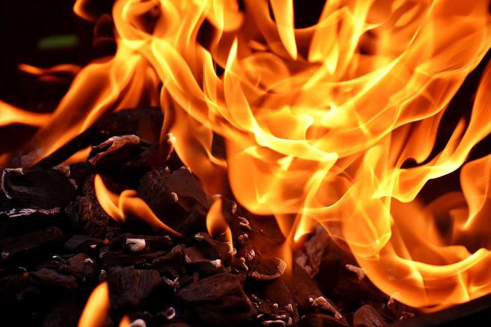 El encendido del fuego en la VI Feria Ibera en Barchín del Hoyo en Cuenca